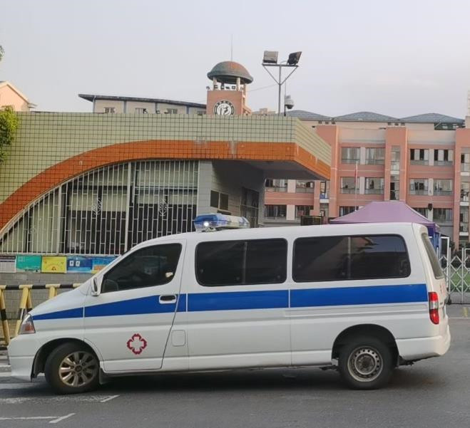 大田镇救护车出租护送骨折病人一公里多少钱